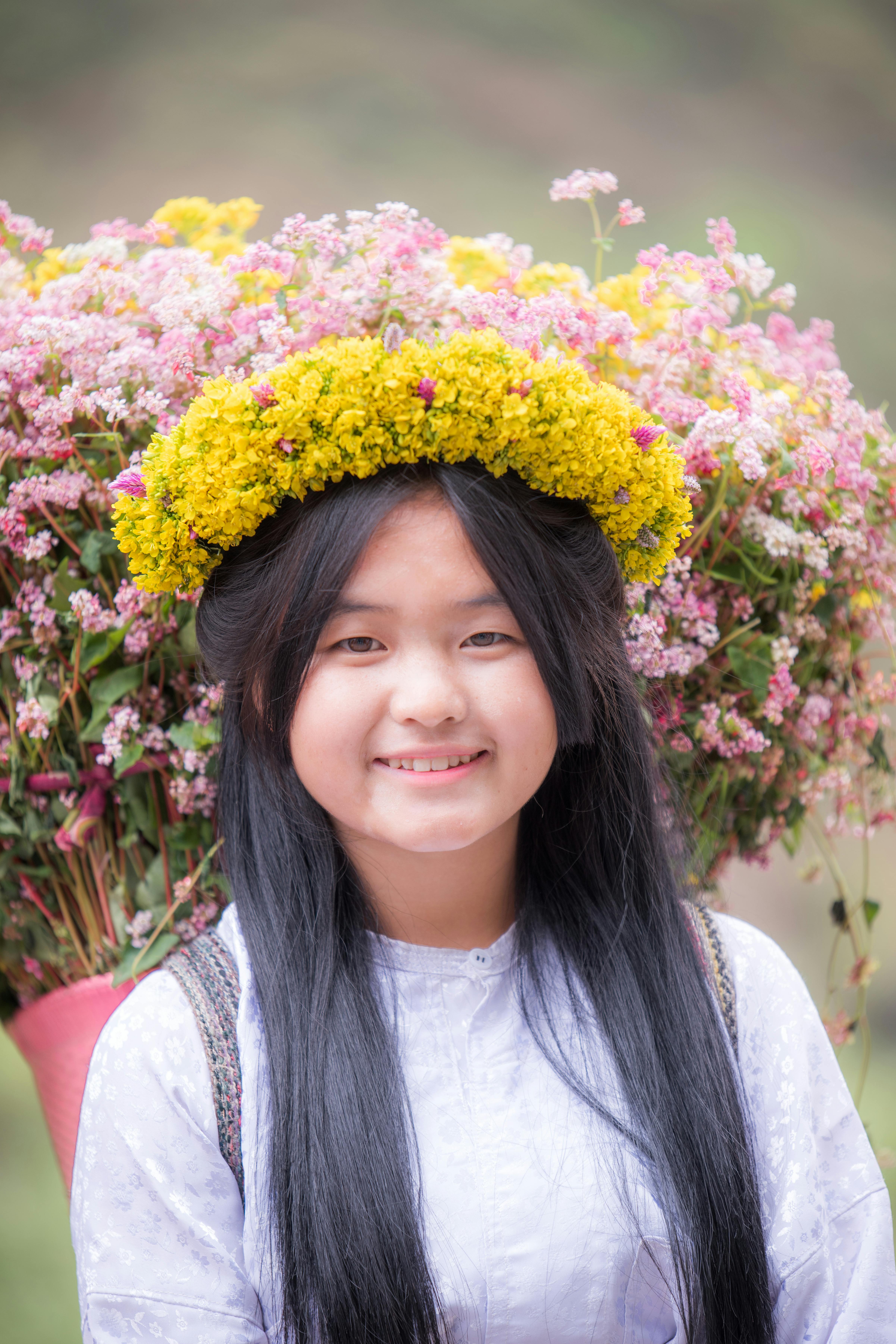 影视人物与城市背景画面